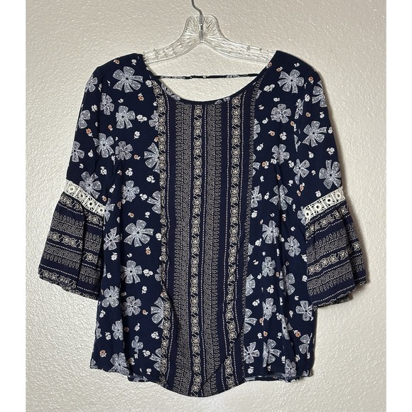 Anthropologie Tops - Anthropologie Entro Size Medium Navy Boho Floral Top Ruffle Sleeves with Lace